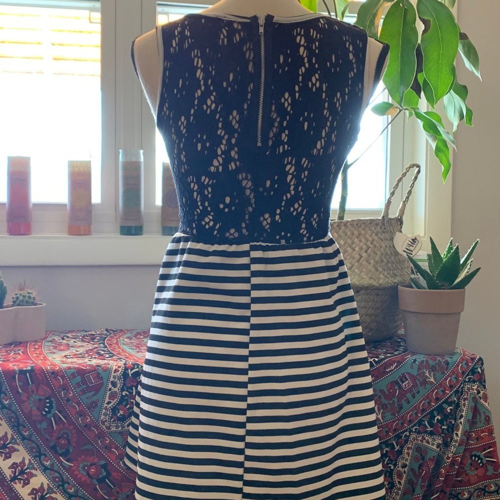 A line dress - Picture 4 of 5